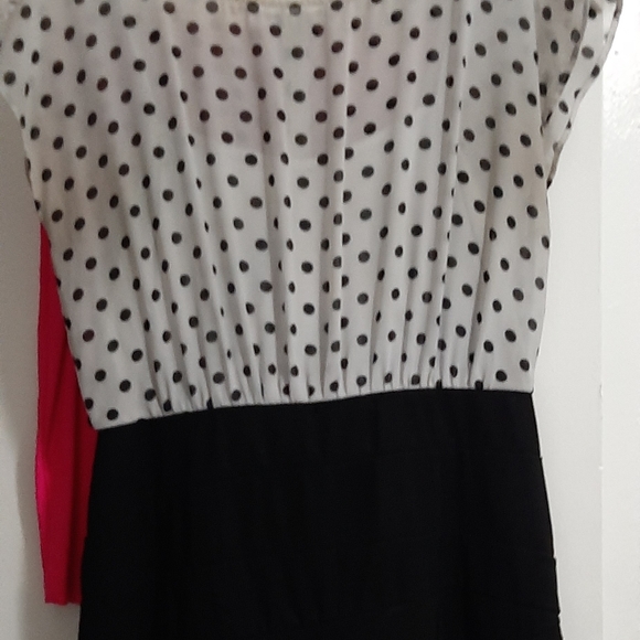 Dresses - Picture 8 of 10